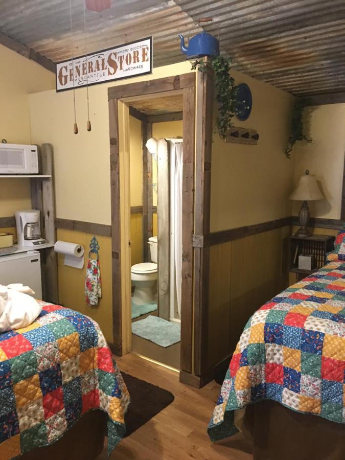 Acorn Hideaways Canton Charming Pioneer Suite 1890'S General Store Exterior foto