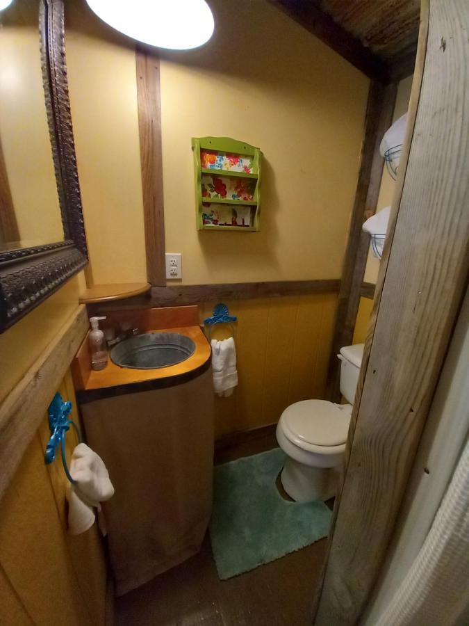Acorn Hideaways Canton Charming Pioneer Suite 1890'S General Store Exterior foto